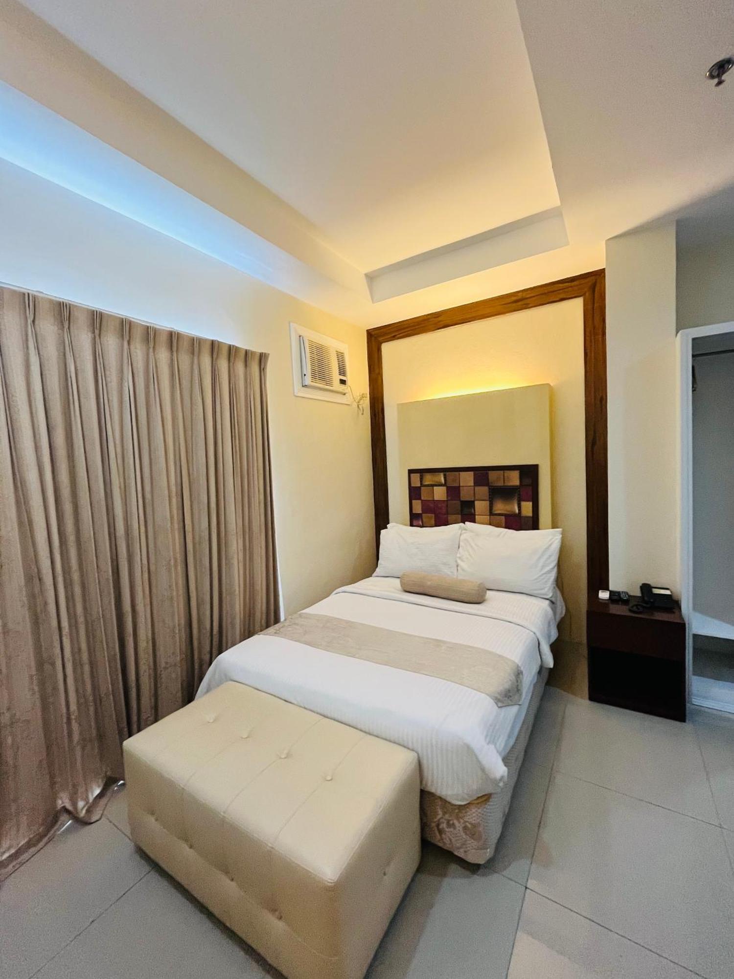 Hotel Dumaguete Dumaguete City Екстер'єр фото