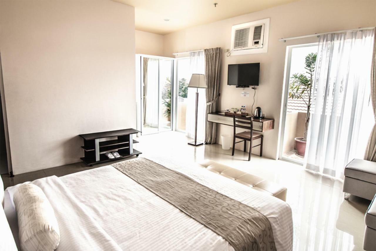 Hotel Dumaguete Dumaguete City Екстер'єр фото